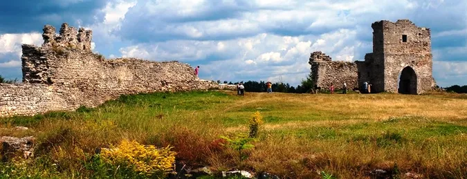Королева-демониця купалась у крові немовлят: за 100 кілометрів від Луцька причаїлась аномальна місцина (фото)