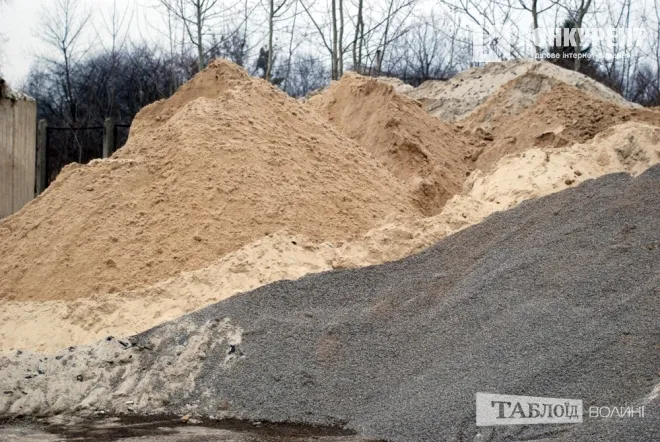 Луцьке підприємство показало, як виготовляє бруківку