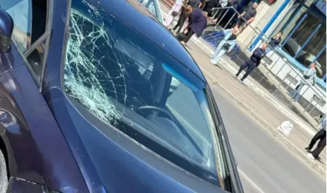 Авто збило дівчину: у Луцьку на Відродження – страшна аварія (фото)