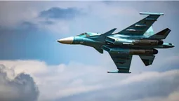 Повітряні сили показали відео палаючого російського літака Су-34 (відео)