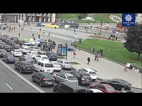 На Майдані Незалежності водій Land Rover в'їхав у натовп: відомо про смерті (ФОТО, ВІДЕО, ОНОВЛЕНО)