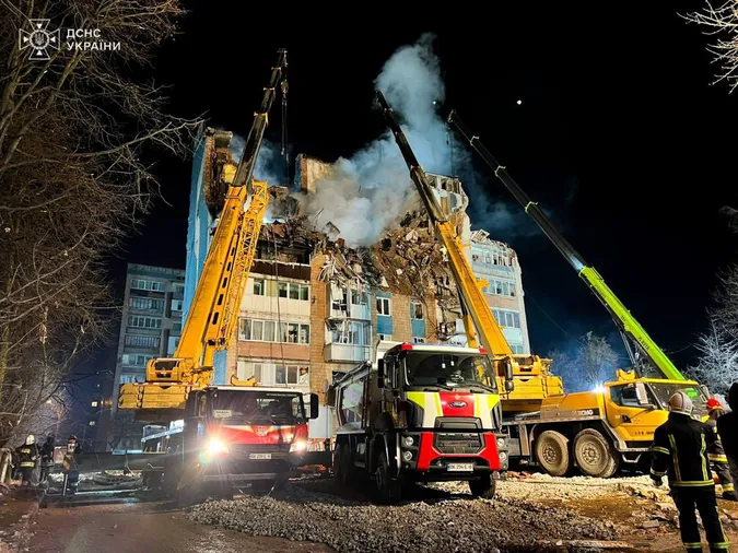 У Тернополі добу розбирають завали після ворожого удару