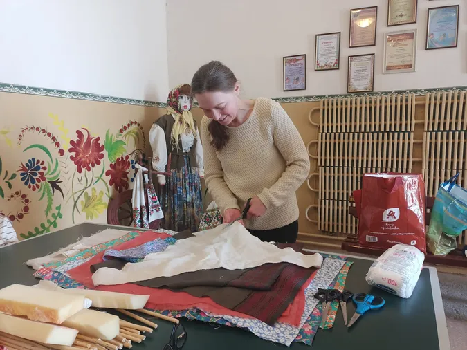 У Звірові для дітлахів організували майстер-клас «Лялька-мотанка» (фото)