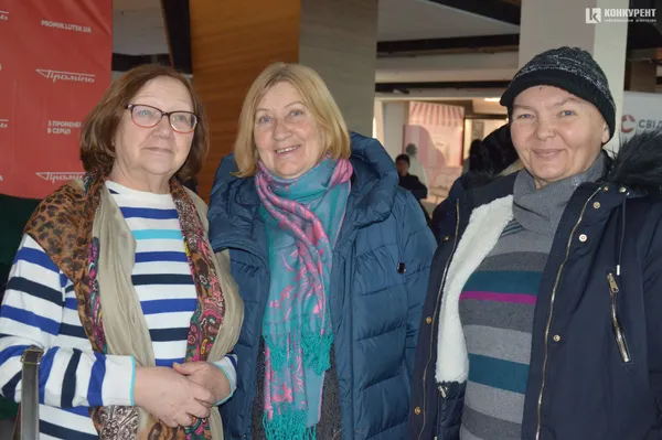 Луцькі пенсіонери безкоштовно дивилися у «Промені» виставу студії-театру «ГаРмИдЕр»