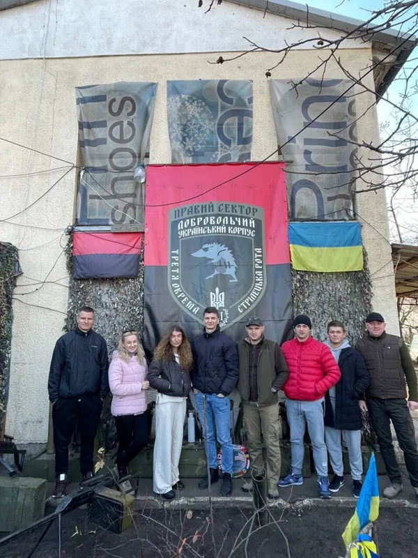 Луцькі стоматологи вирушили на передову, аби лікувати бійців (фото)