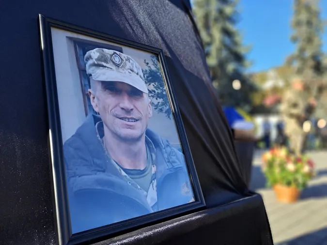 Ковель навколішки попрощався з воїном Ігорем Гембицьким