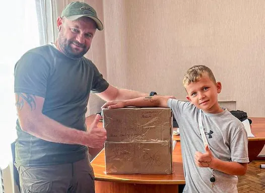 У Ковелі школяр купив смаколики для військових на гроші, які йому дарували на день народження