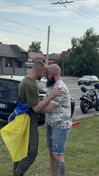 У Луцьку зустріли звільненого з полону бійця (фото)