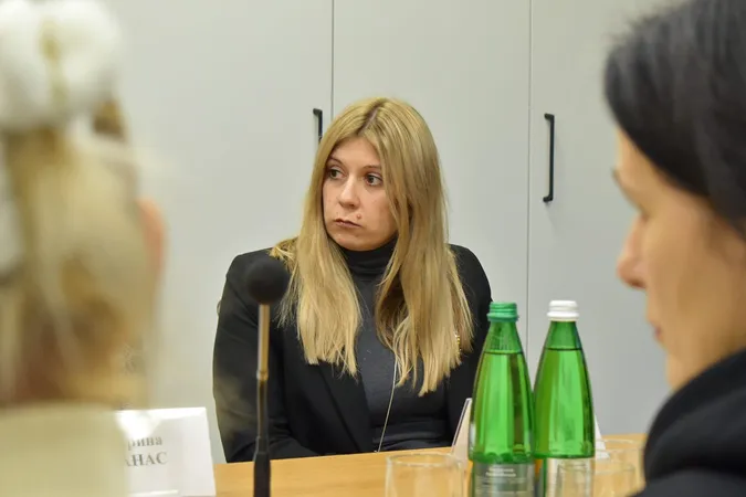 Голова Волинської ОВА поспілкувався з сім'ями військових: обговорили проблеми (фото)