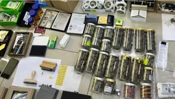 Наркобізнес в соцмережах: на Волині продавали електронні сигарети з канабісом (фото)
