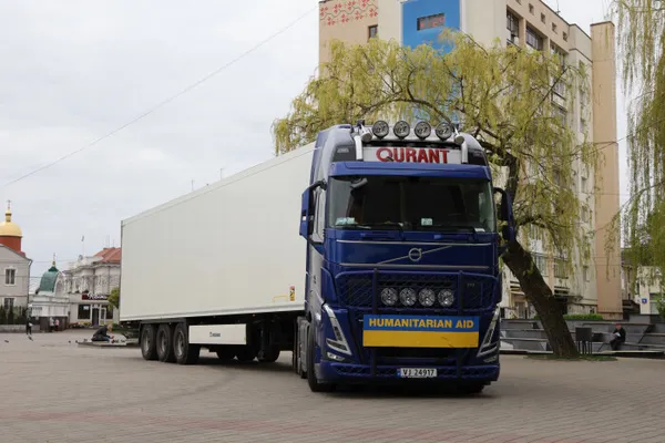 Вода і галети: у Луцьк доставили 40 тонн допомоги з Норвегії (фото)