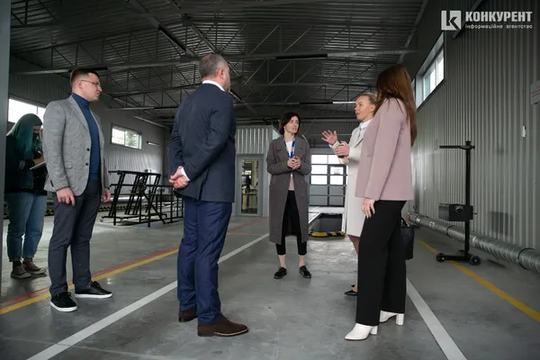 Покровський зустрівся з працівниками West Auto Hub у Луцьку (фото)