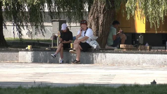 Буває 20 інсультів на добу: як волиняни реагують на спеку (фото, відео)