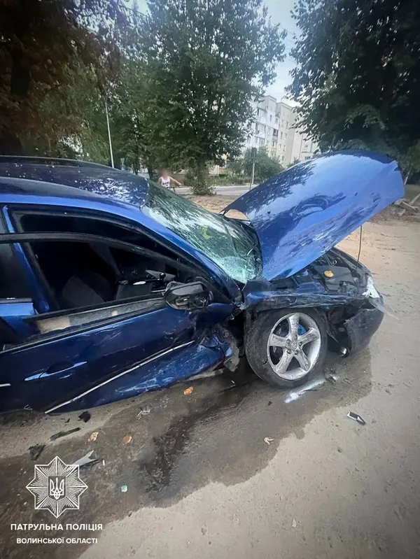 Автівки – вщент: розповіли деталі аварії на проспекті Відродження у Луцьку (фото)