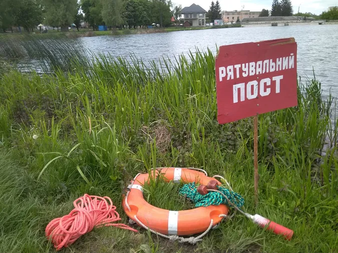 Волинські рятувальники показали підготовку до купального сезону (фото, відео)