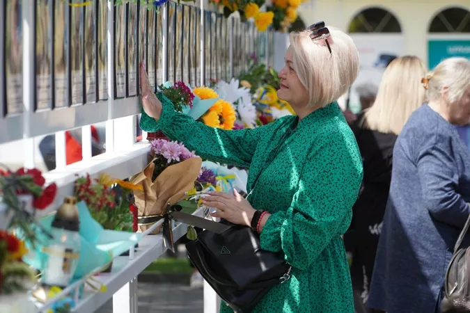 Герої не вмирають: у Володимирі відкрили нову дошку пам'яті (фото)