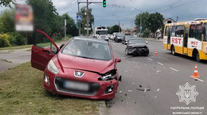 ДТП на перехресті Чернишевського та Ковельскої: повідомили деталі (фото, відео)
