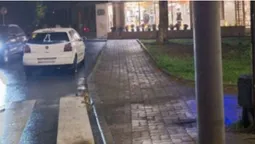 Одразу два порушення: у центрі Луцька водій припаркував авто не там, де треба (фото)
