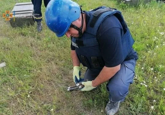 Волинські сапери продовжують розміновувати Чернігівщину (фото, відео)