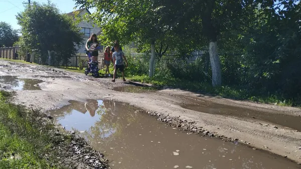 У Ківерцях через калюжі хочуть заборони в’їзд на вулицю (фото, відео)