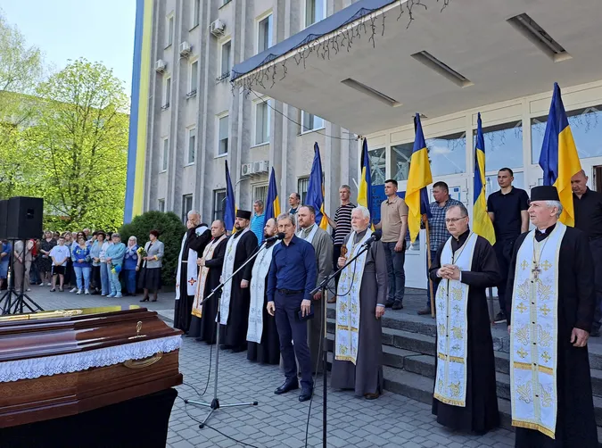 Поховали у день народження: на Волині прощалися з капітаном Володимиром Котиком