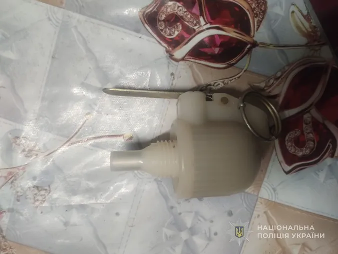На Волині чоловік погрожував підірвати гранату під час застілля (фото)