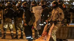 Вибори у Білорусі: тисячі людей вийшли на протест, є затримані й поранені (відео)