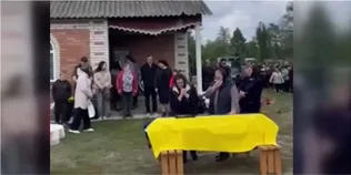 На Волині – скандал: священник УПЦ «МП» не пустив до церкви хоронити Героя (відео)