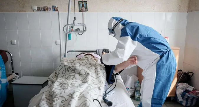 Стоматологи, завгосп, працівник «Луцьктепло»: хто захворів на covid-19 на Волині за останню добу