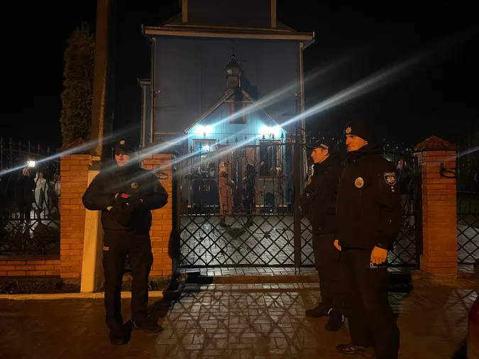 Поліцейські повідомили, як минула Великодня ніч на Волині (фото)