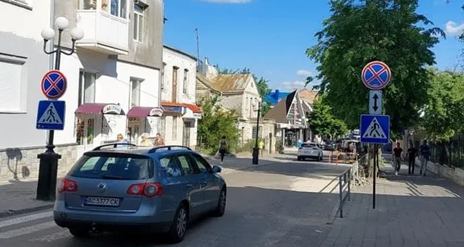 Нові знаки: у центрі Луцька трохи змінили схему дорожнього руху (фото, відео)