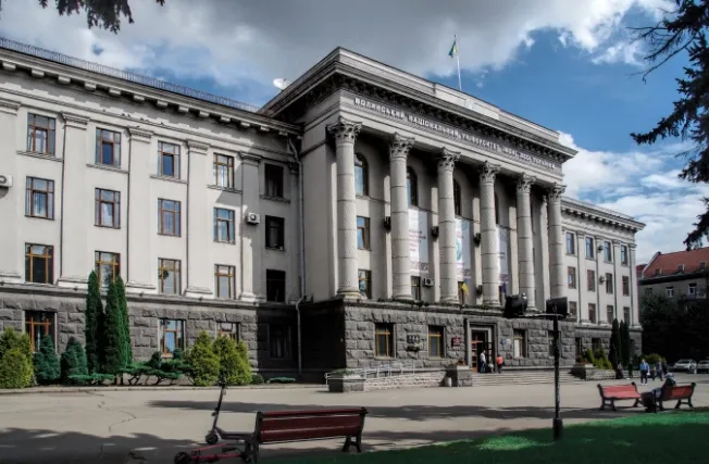 Нові проходи, зони відпочинку та доступ до Сапалаївки: як пропонують змінити кампус ВНУ в Луцьку