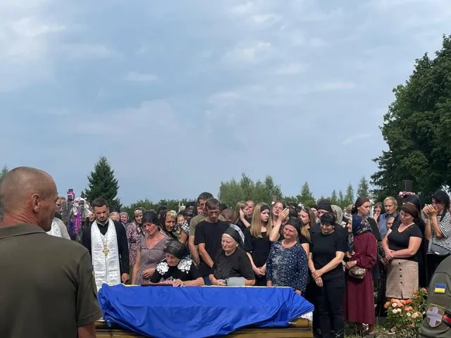 У Вишнівській громаді попрощалися з Героєм Василем Забокрицьким