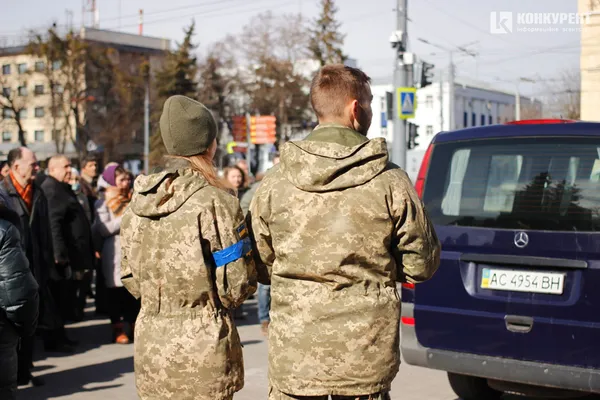 У Луцьку попрощалися із Героями, які загинули внаслідок авіаудару по аеродрому (фото)