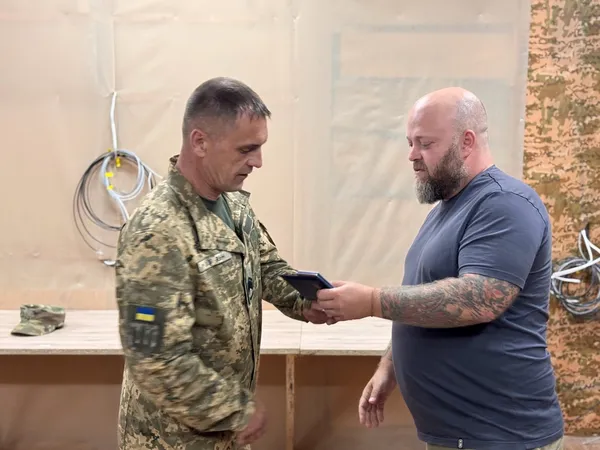 Бійців волинської «Сталевої Сотки» нагородили відзнаками «Захиснику Луганщини» (фото)