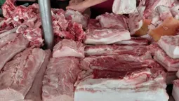 Скільки коштують м’ясо та сало на ринку в Луцьку (фото)