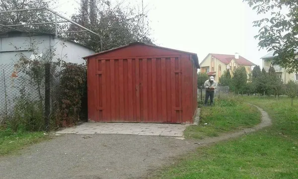 Лучани відмовились зносити незаконні гаражі (фото)