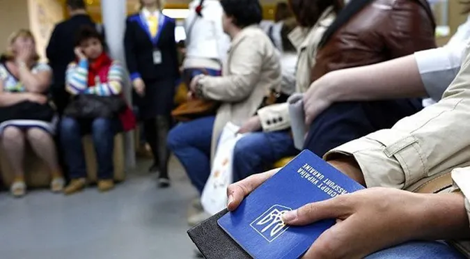 За яких умов українців відпускатимуть на роботу за кордон: пояснення Кабміну