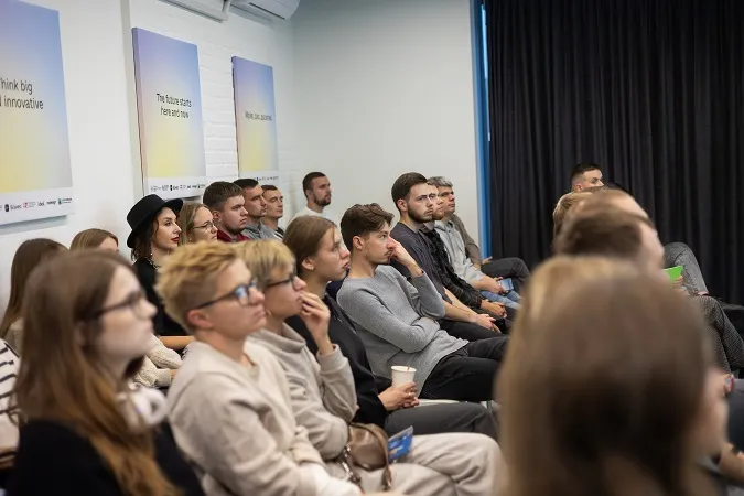 Як чат-боти допомагають бізнесу: поради розробника Владислава Присяжнюка із лекції у центрі Дія.Бізнес в Луцьку