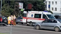 Показали автотрощу біля ЦУМу в Луцьку (відео)
