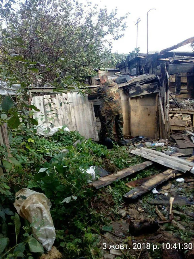 У Луцьку люди розвели сміття та антисанітарію біля прибудинкової території