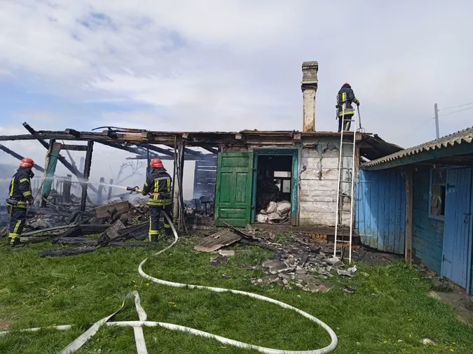 На Волині згоріла господарська будівля (фото)