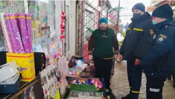 На ринку в Ковелі виявили купу незаконної піротехніки (фото, відео)