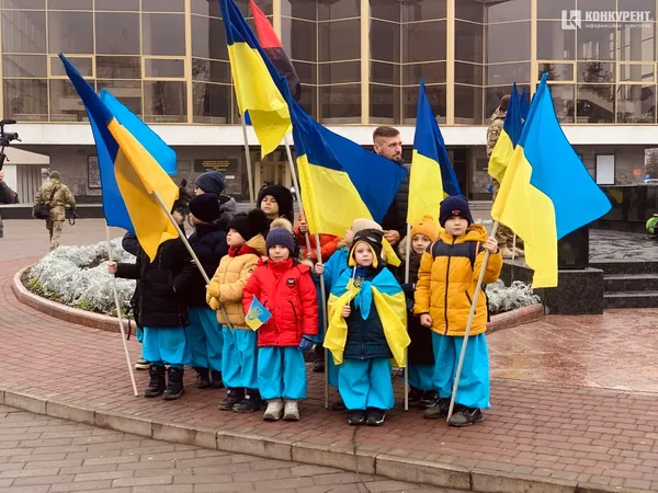 У Луцьку в День Соборності створили «ланцюг єднання» (фото)