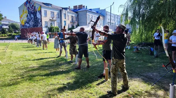 У Луцьку відбувся чемпіонат лучників, в якому взяли участь військові