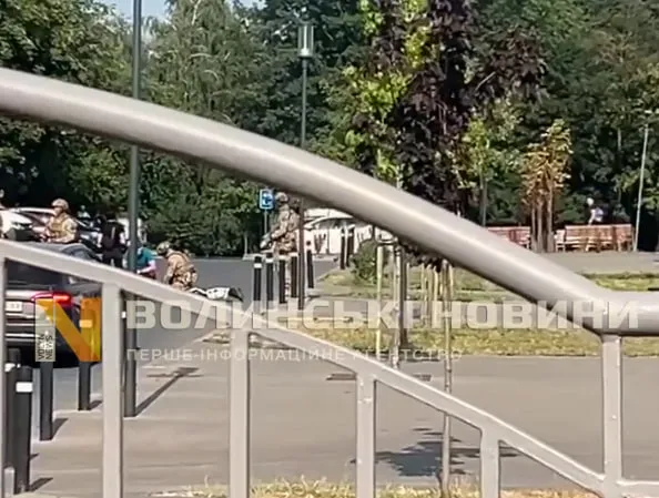 Затримали ймовірного стрільця по військових ТЦК у Луцьку, — ЗМІ (відео)