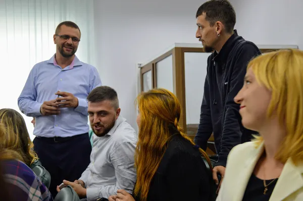 Олександр Кравченко вирішив поспілкуватися з помічницею нардепа Ігоря Лапіна Оксаною Ютовець