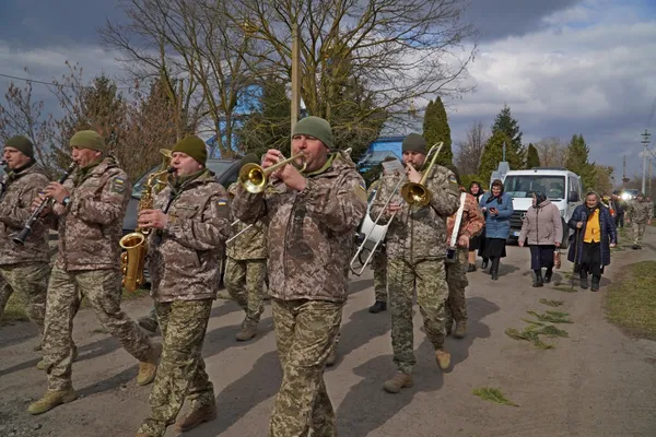 Дві громади у жалобі: на Волині в останню дорогу провели захисника Андрія Гудика (фото)