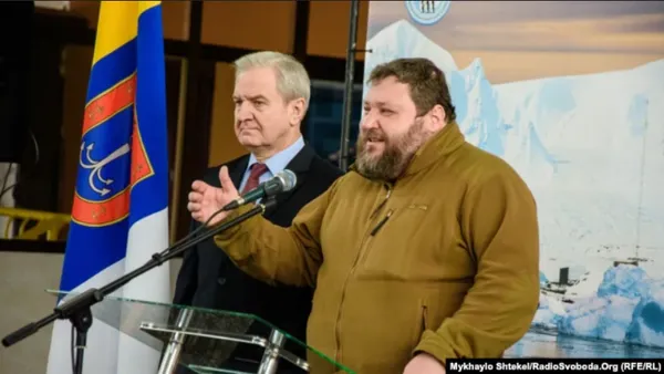 Криголам «Ноосфера» вирушив у свій перший рейс до станції «Академік Вернадський» (фото)