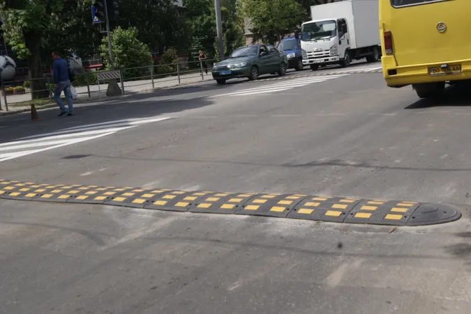 Або світлофор, або «лежачий поліцейський»: на Львівській хочуть безпеки